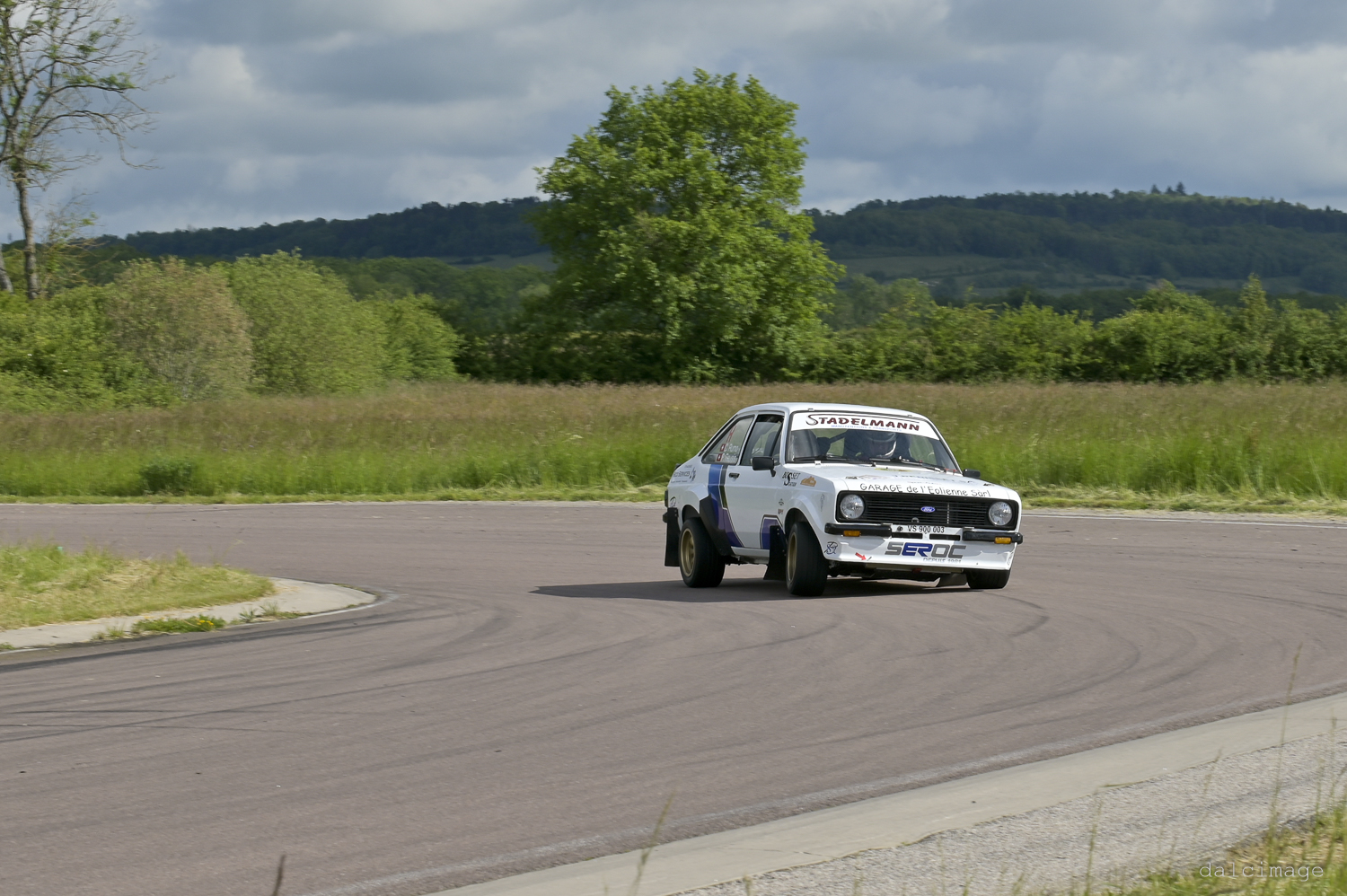 Voiture sur le circuit de pouilly - asaav.ch