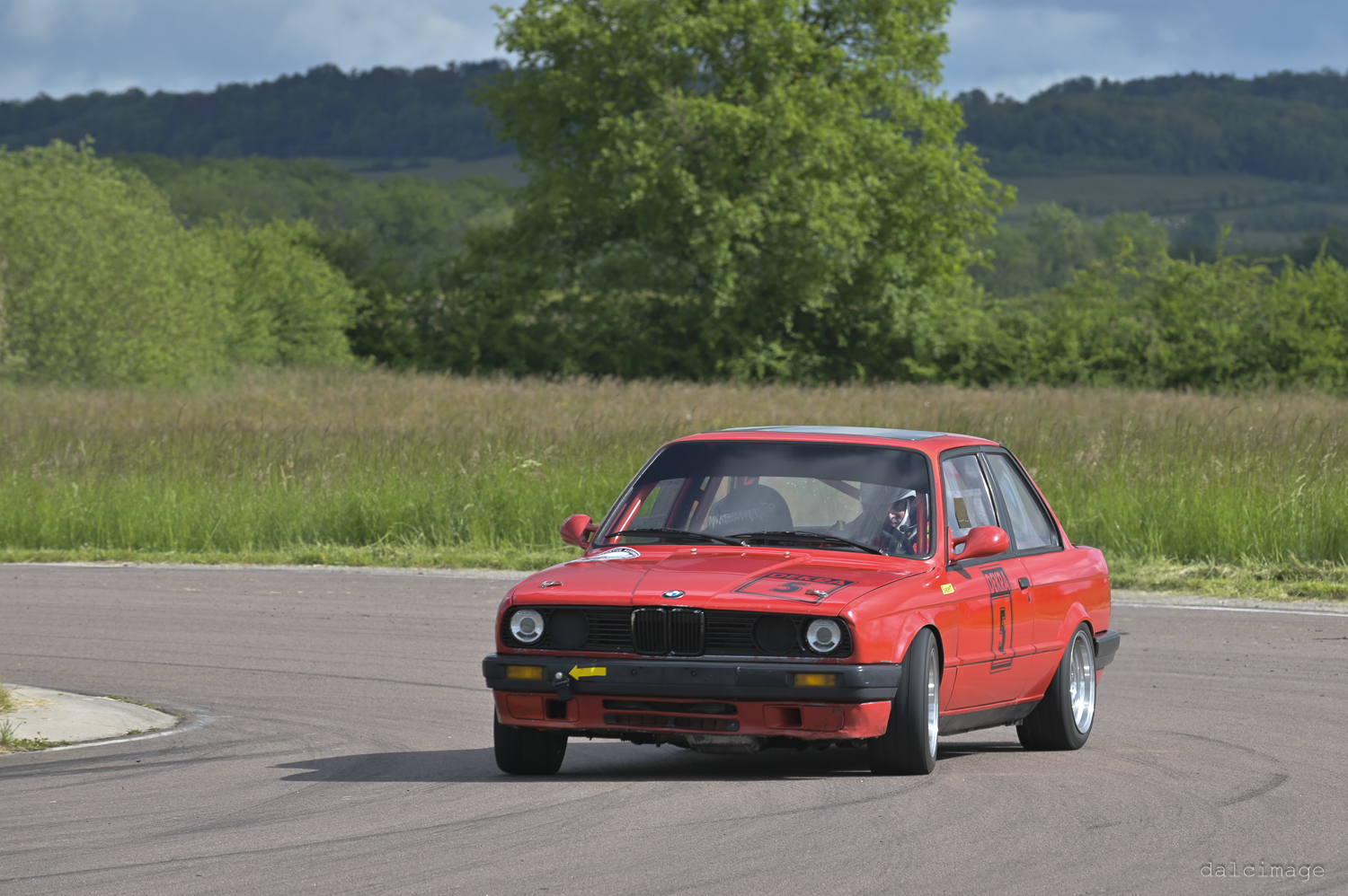 Voiture sur le circuit de pouilly - asaav.ch