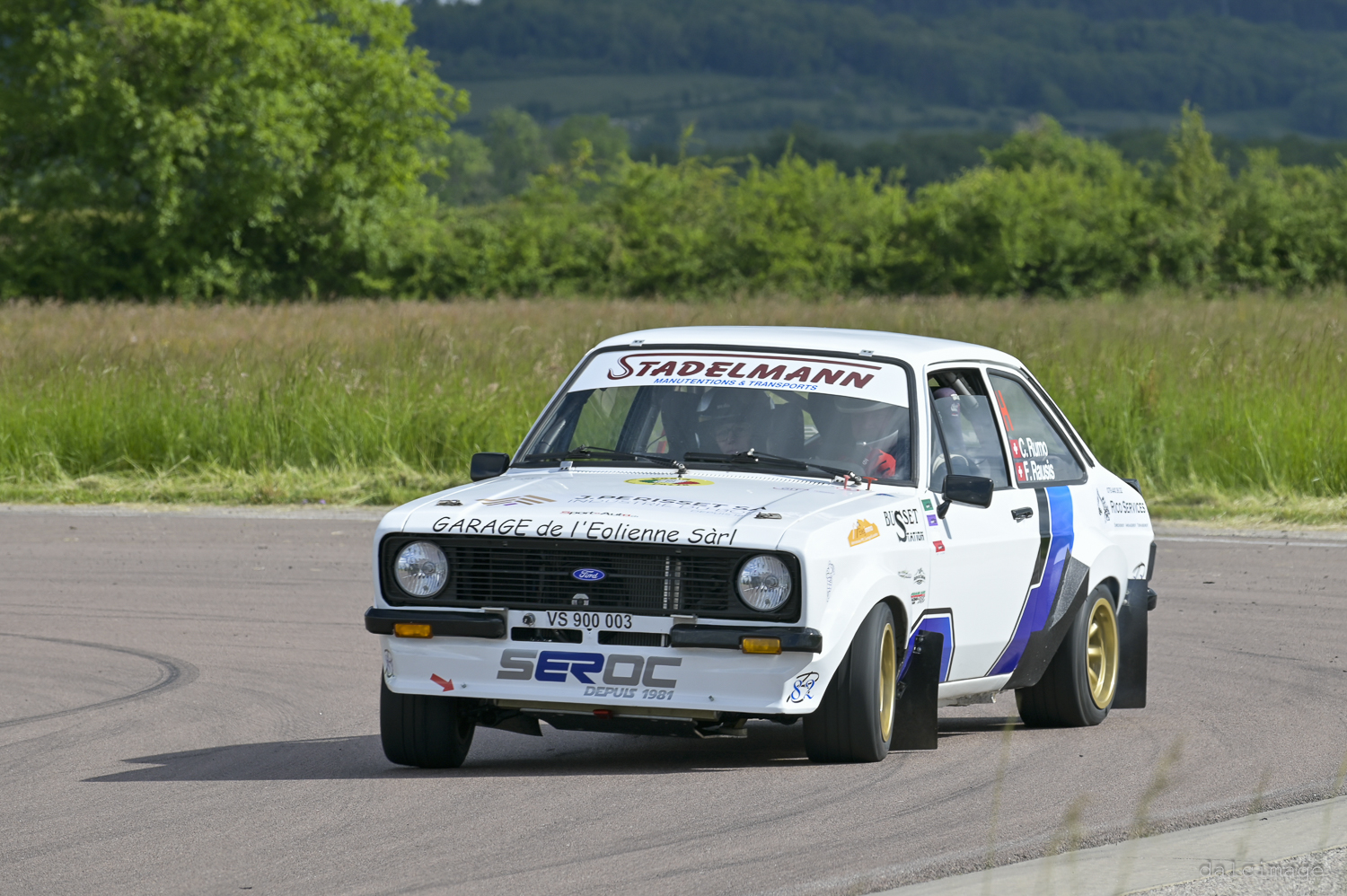 Voiture sur le circuit de pouilly - asaav.ch
