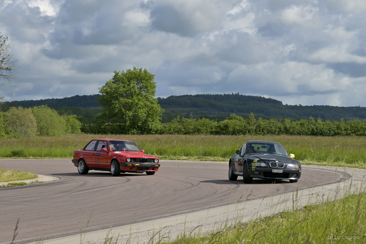 Voiture sur le circuit de pouilly - asaav.ch