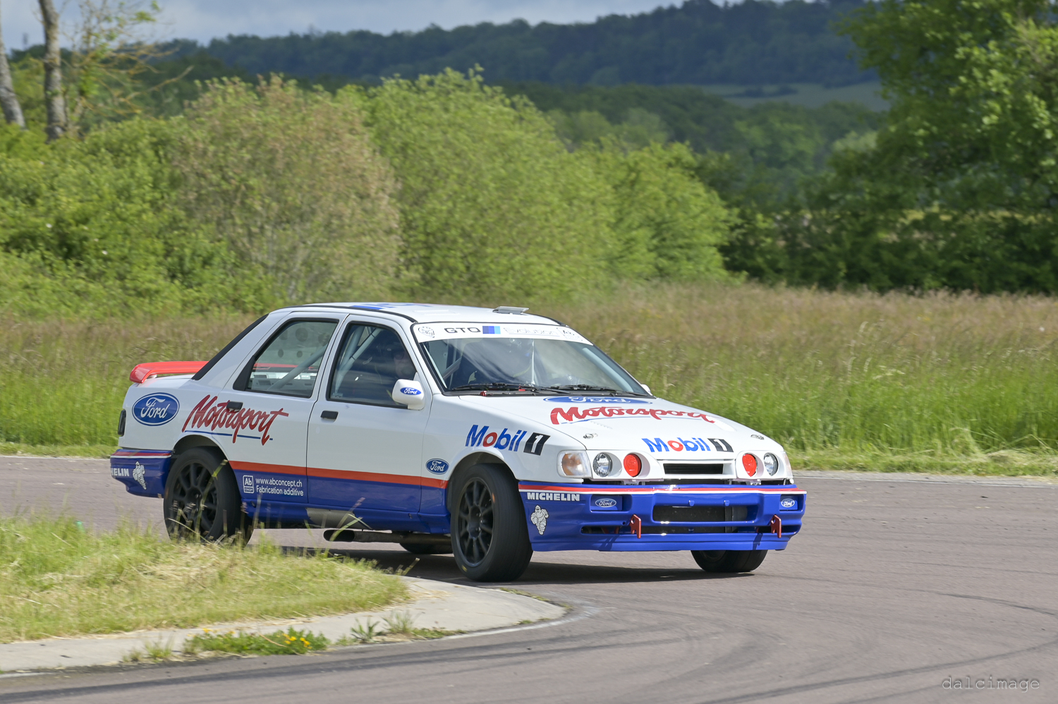 Voiture sur le circuit de pouilly - asaav.ch