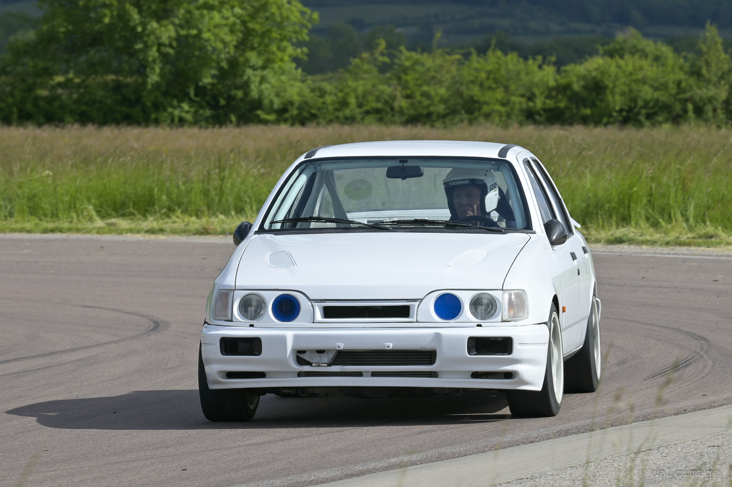 Voiture sur le circuit de pouilly - asaav.ch