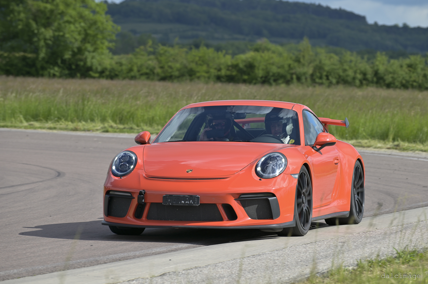 Voiture sur le circuit de pouilly - asaav.ch
