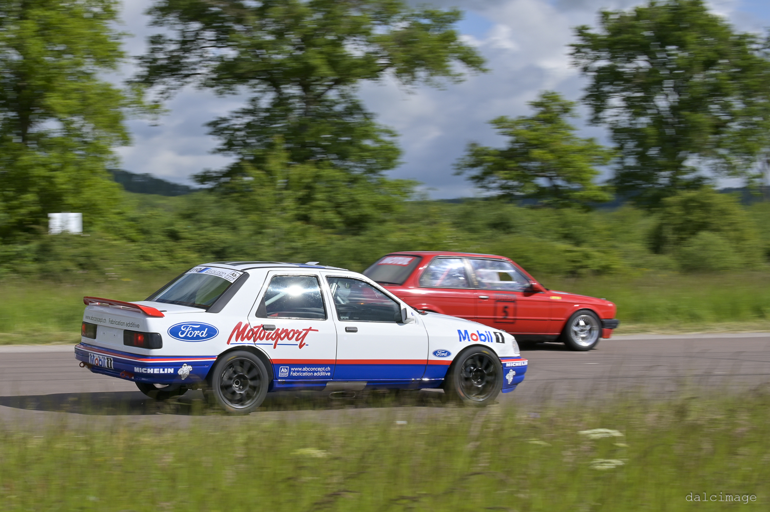 Voiture sur le circuit de pouilly - asaav.ch