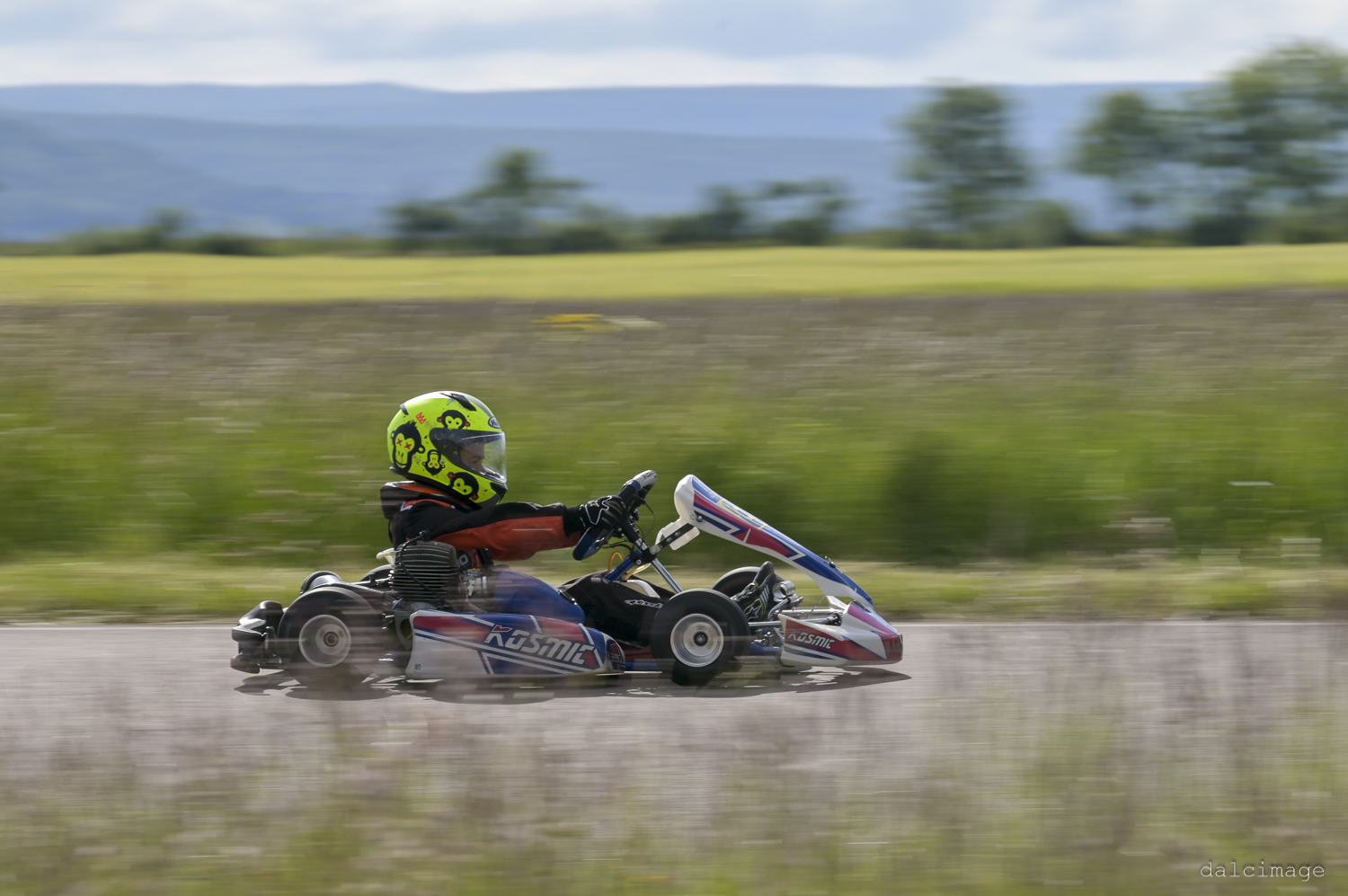 Voiture sur le circuit de pouilly - asaav.ch