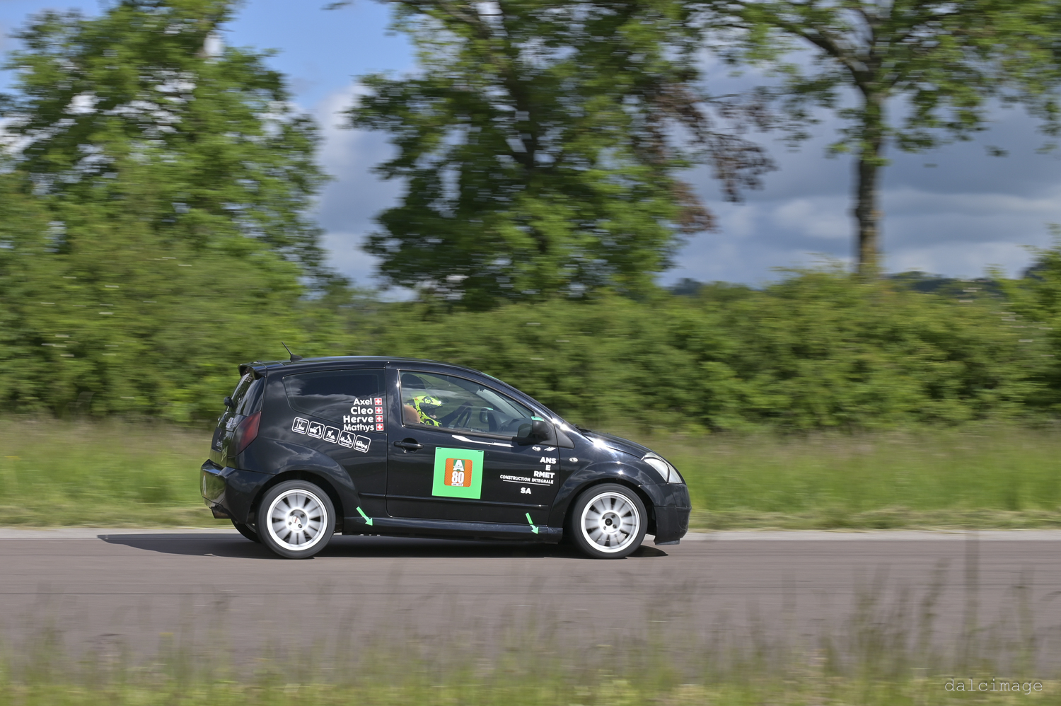 Voiture sur le circuit de pouilly - asaav.ch