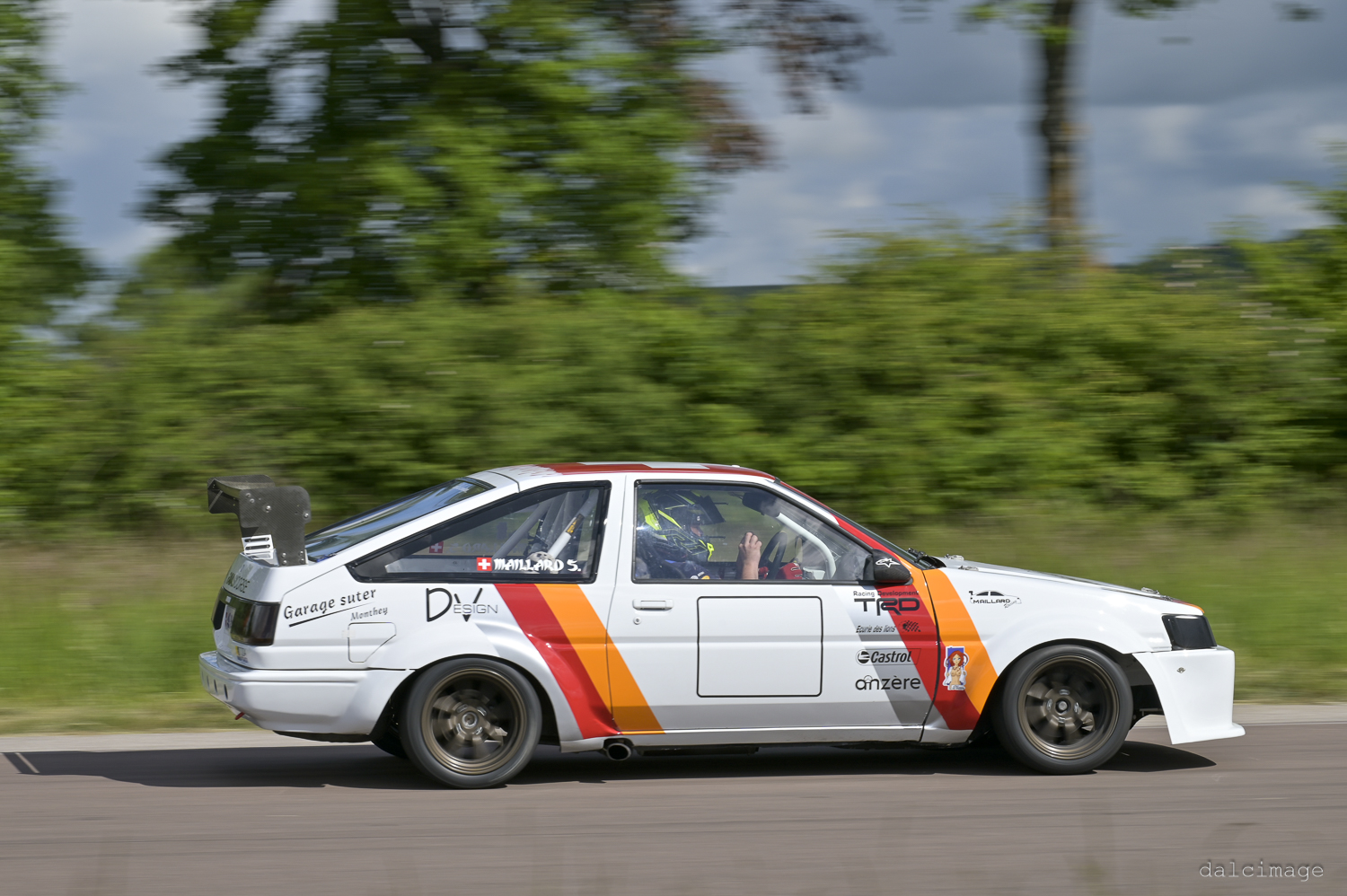 Voiture sur le circuit de pouilly - asaav.ch