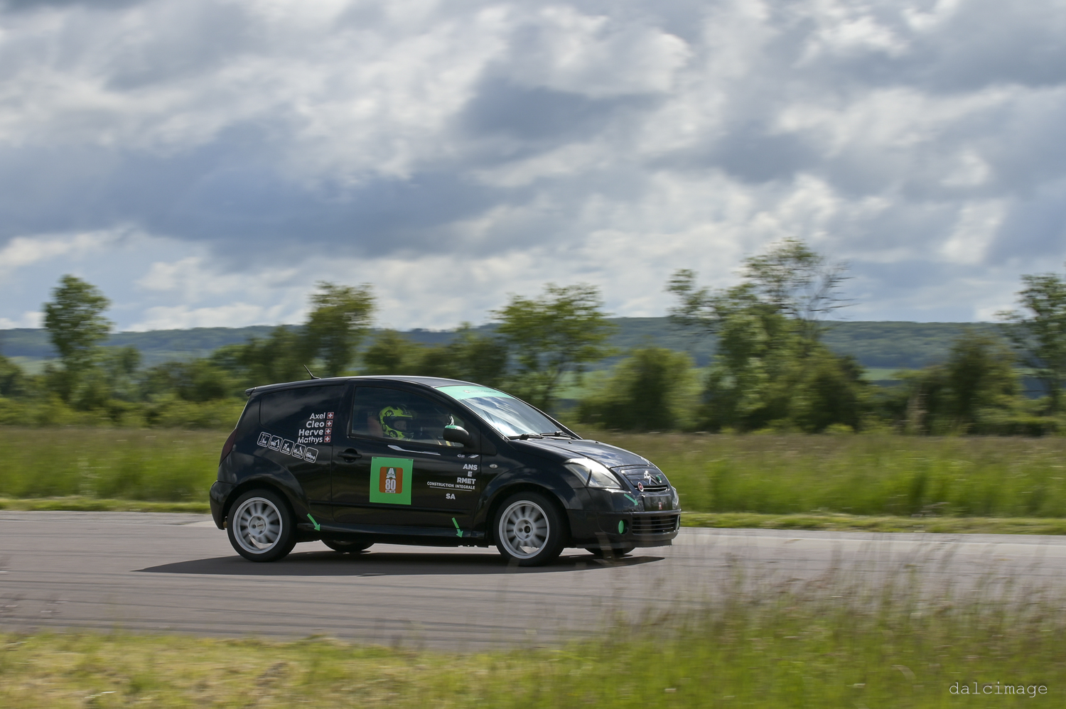Voiture sur le circuit de pouilly - asaav.ch