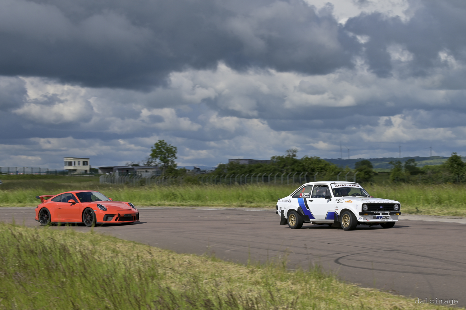 Voiture sur le circuit de pouilly - asaav.ch