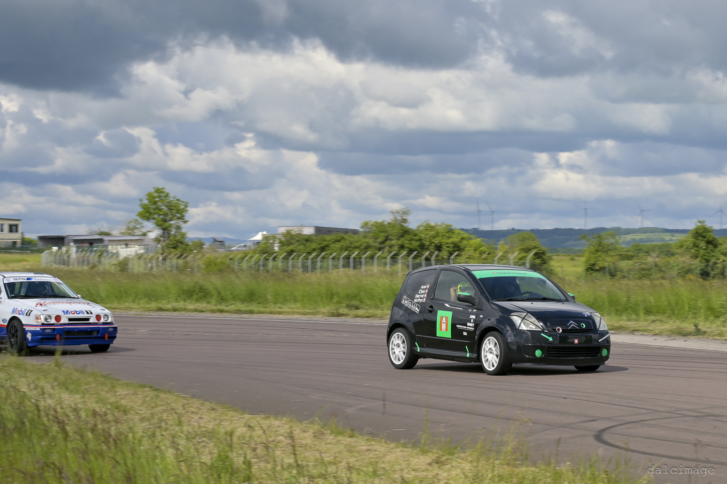 Voiture sur le circuit de pouilly - asaav.ch