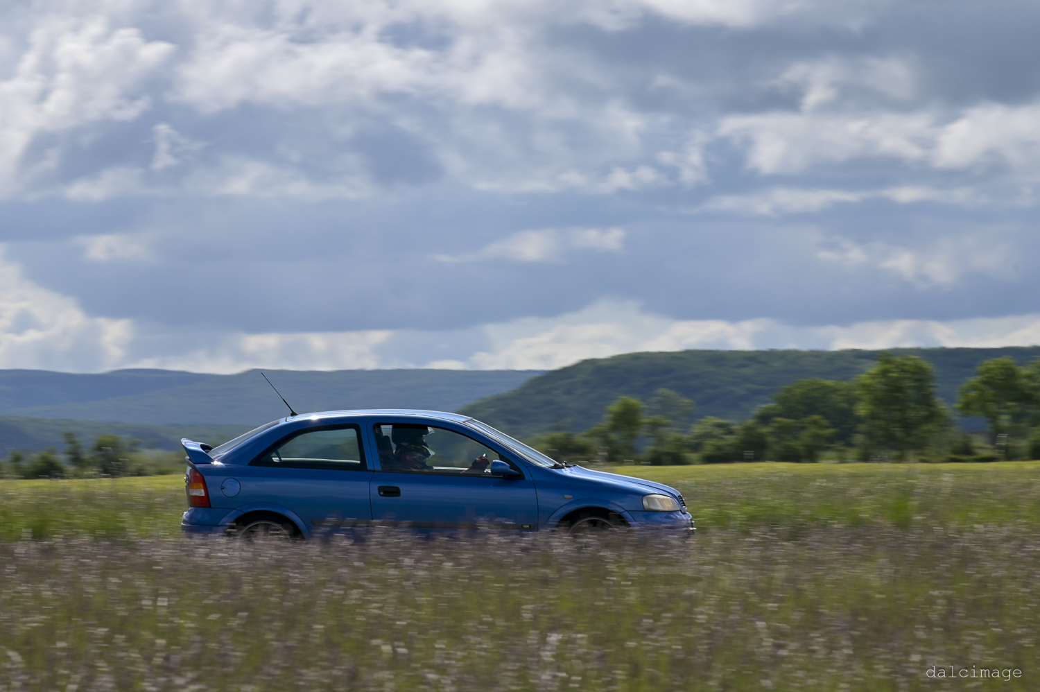 Voiture sur le circuit de pouilly - asaav.ch