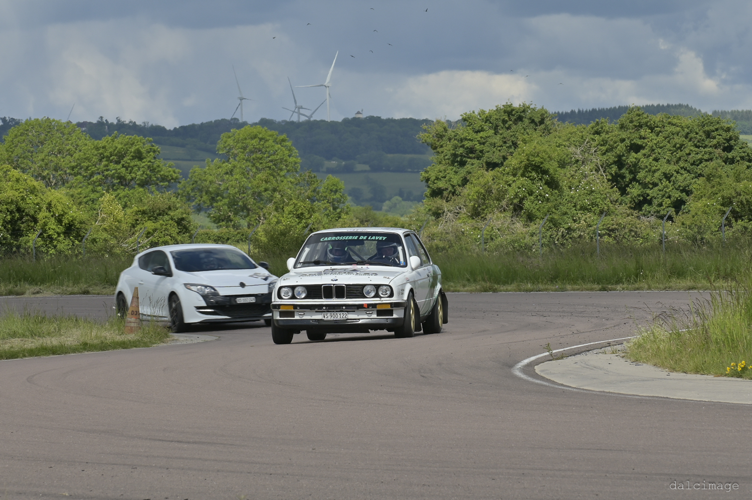 Voiture sur le circuit de pouilly - asaav.ch