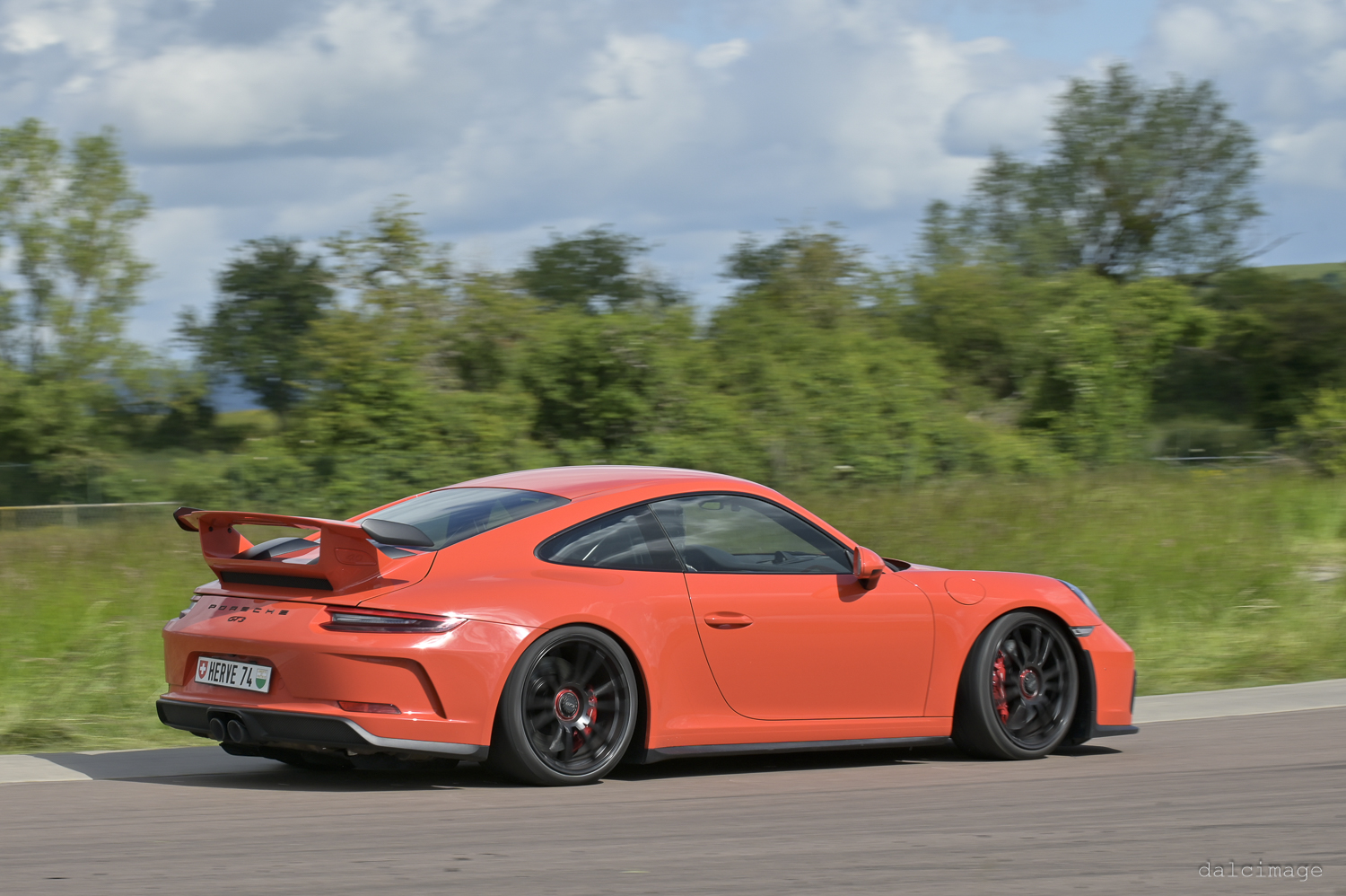 Voiture sur le circuit de pouilly - asaav.ch