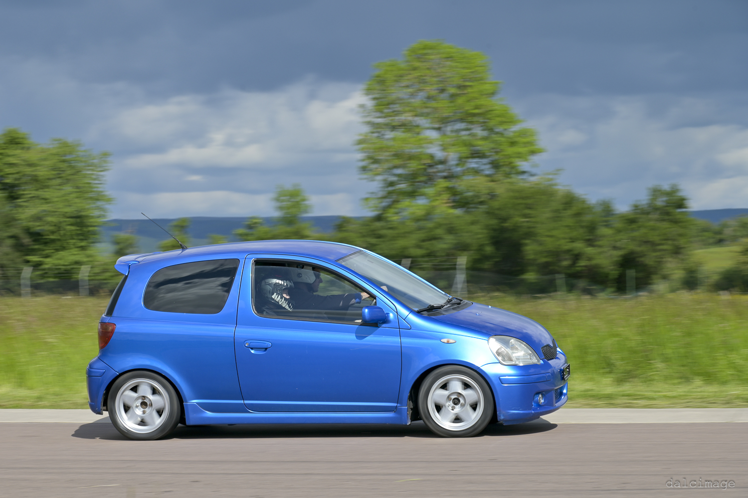 Voiture sur le circuit de pouilly - asaav.ch