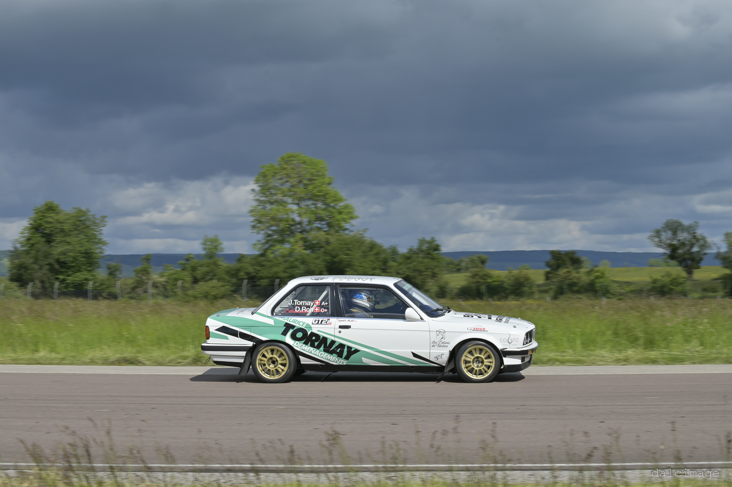 Voiture sur le circuit de pouilly - asaav.ch