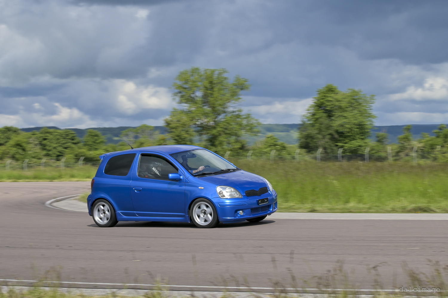 Voiture sur le circuit de pouilly - asaav.ch