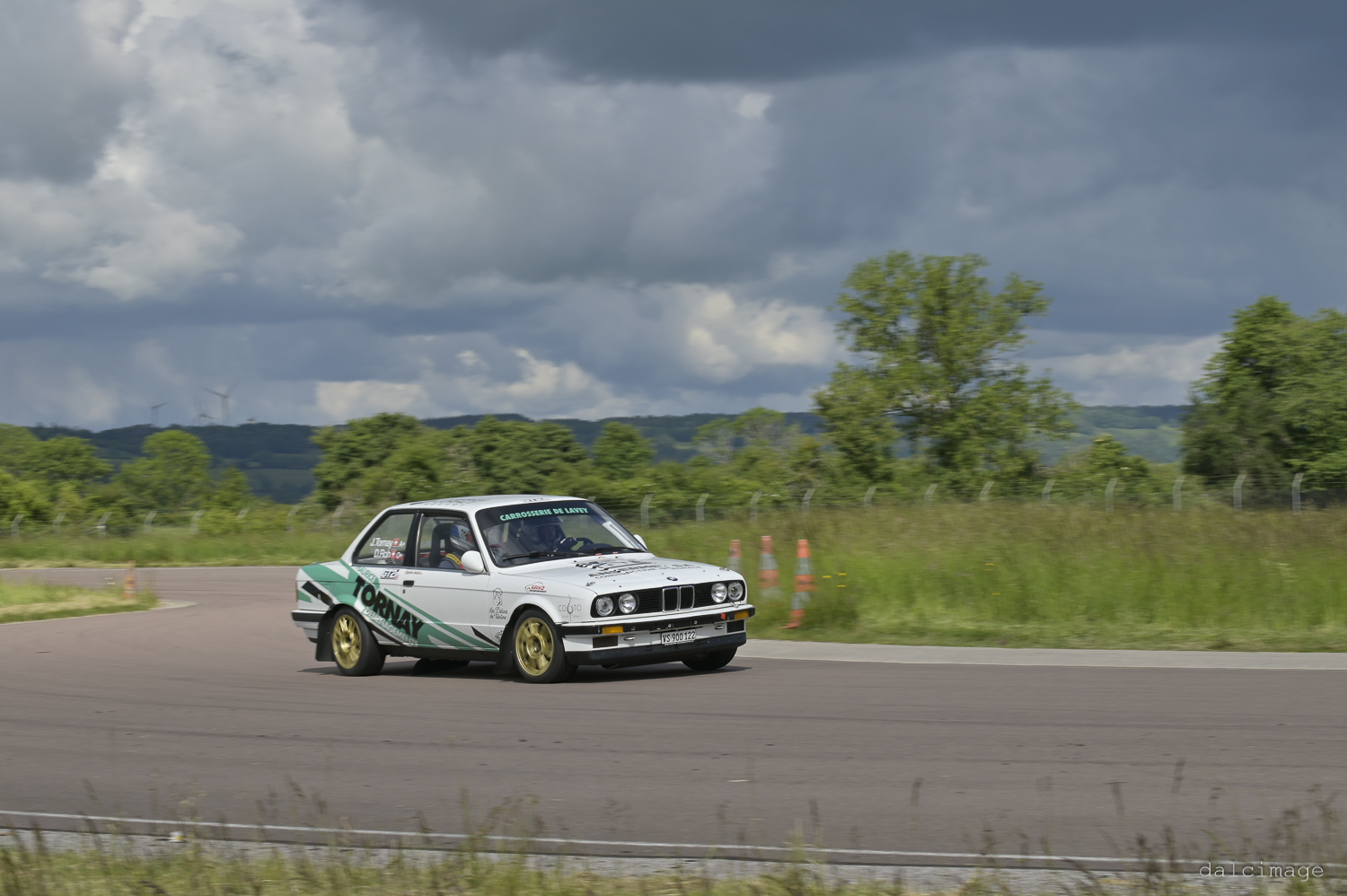 Voiture sur le circuit de pouilly - asaav.ch