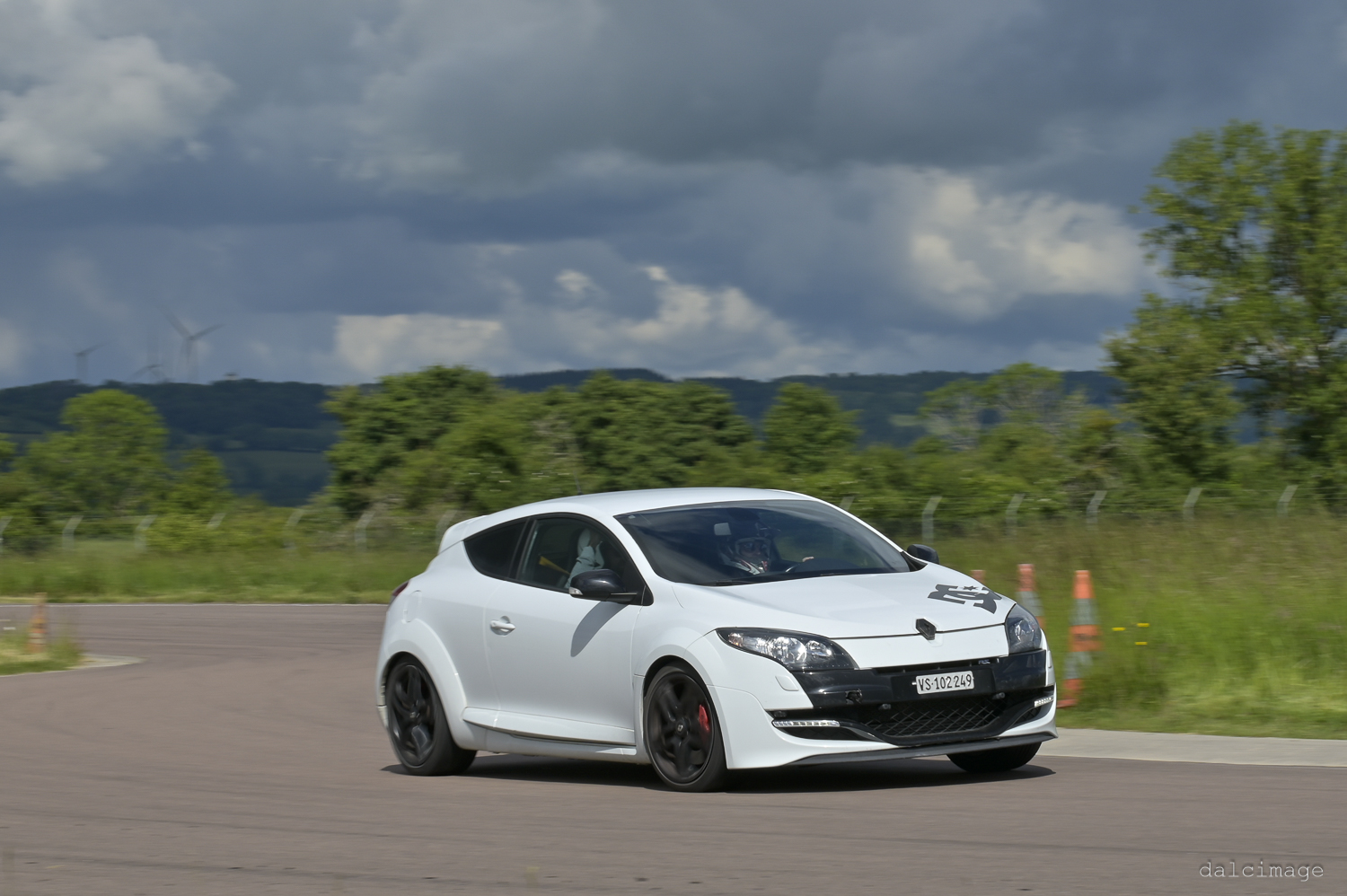 Voiture sur le circuit de pouilly - asaav.ch