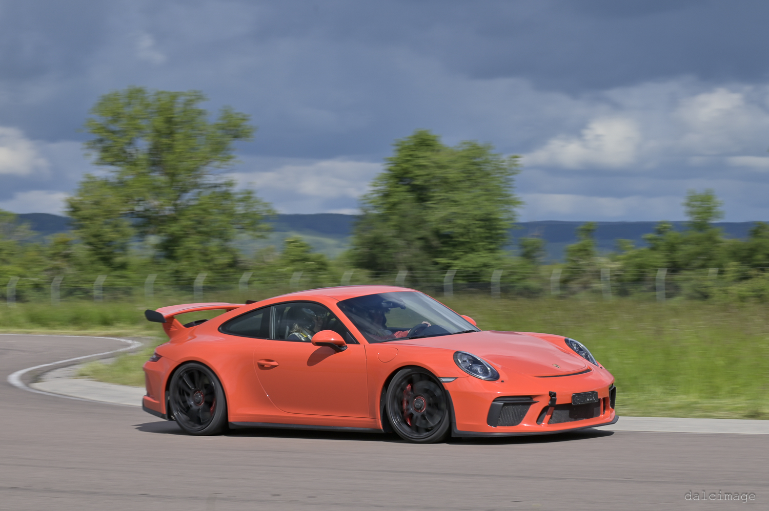 Voiture sur le circuit de pouilly - asaav.ch