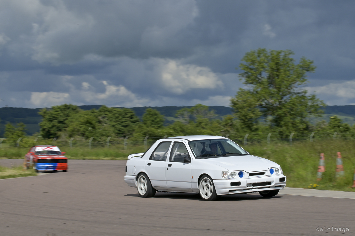 Voiture sur le circuit de pouilly - asaav.ch