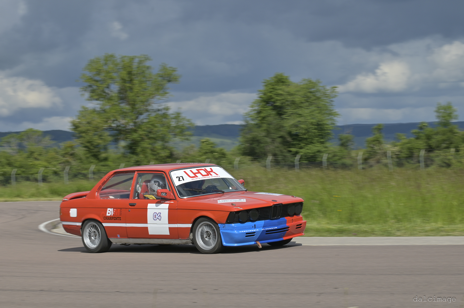 Voiture sur le circuit de pouilly - asaav.ch