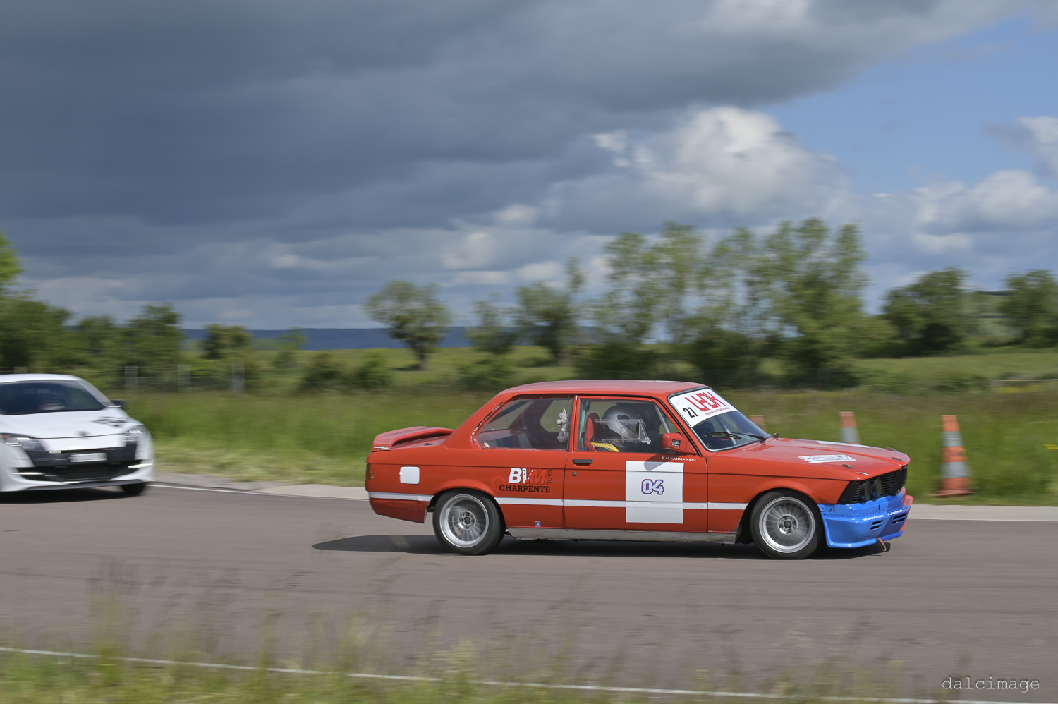Voiture sur le circuit de pouilly - asaav.ch