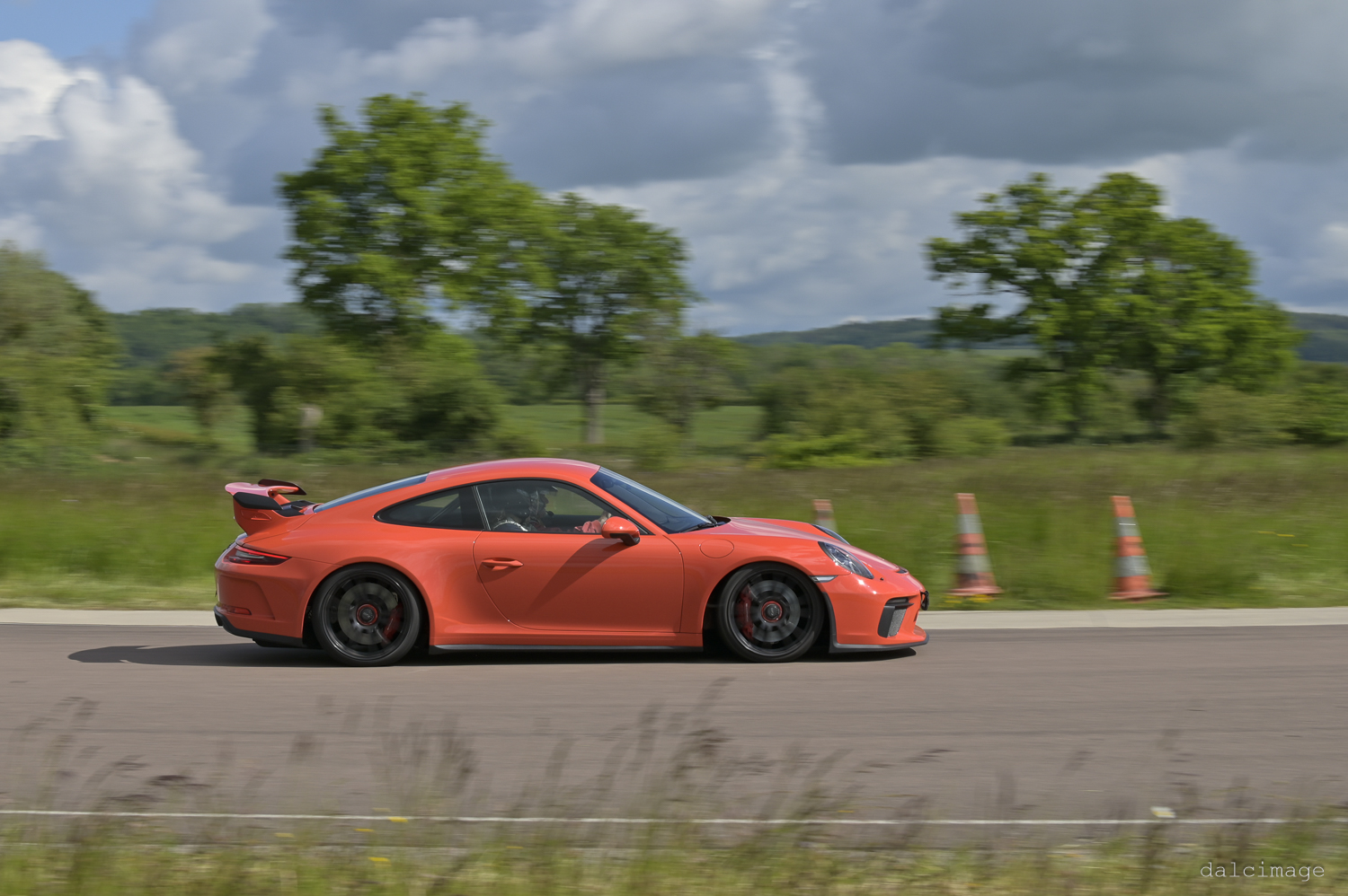 Voiture sur le circuit de pouilly - asaav.ch