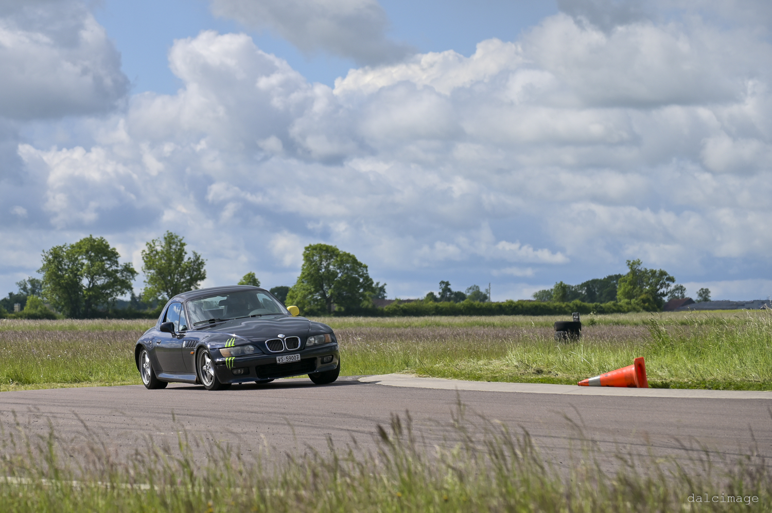 Voiture sur le circuit de pouilly - asaav.ch