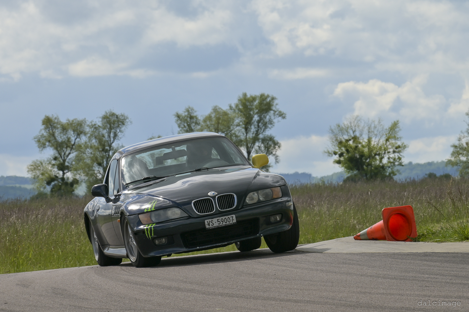 Voiture sur le circuit de pouilly - asaav.ch