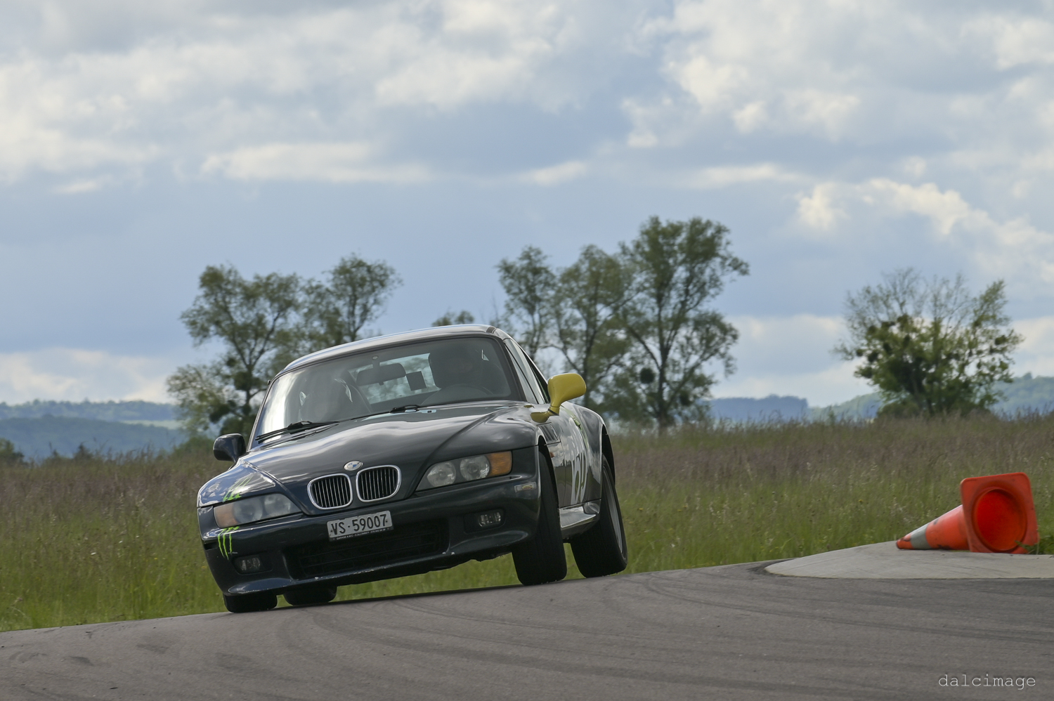 Voiture sur le circuit de pouilly - asaav.ch