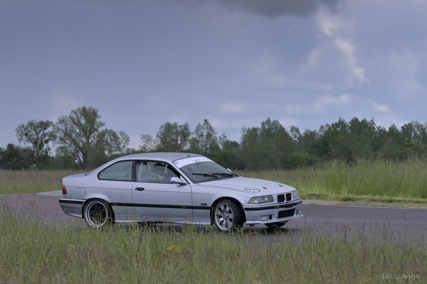 Voiture sur le circuit de pouilly - asaav.ch