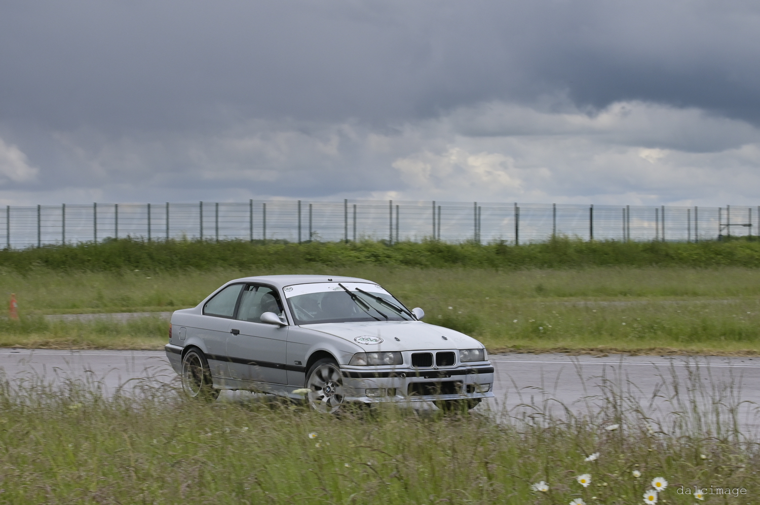 Voiture sur le circuit de pouilly - asaav.ch