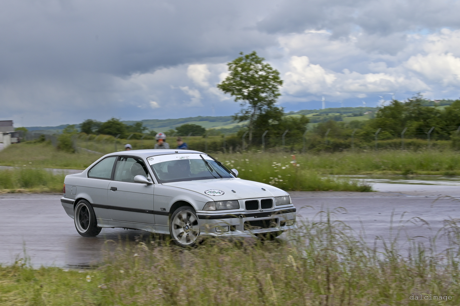 Voiture sur le circuit de pouilly - asaav.ch