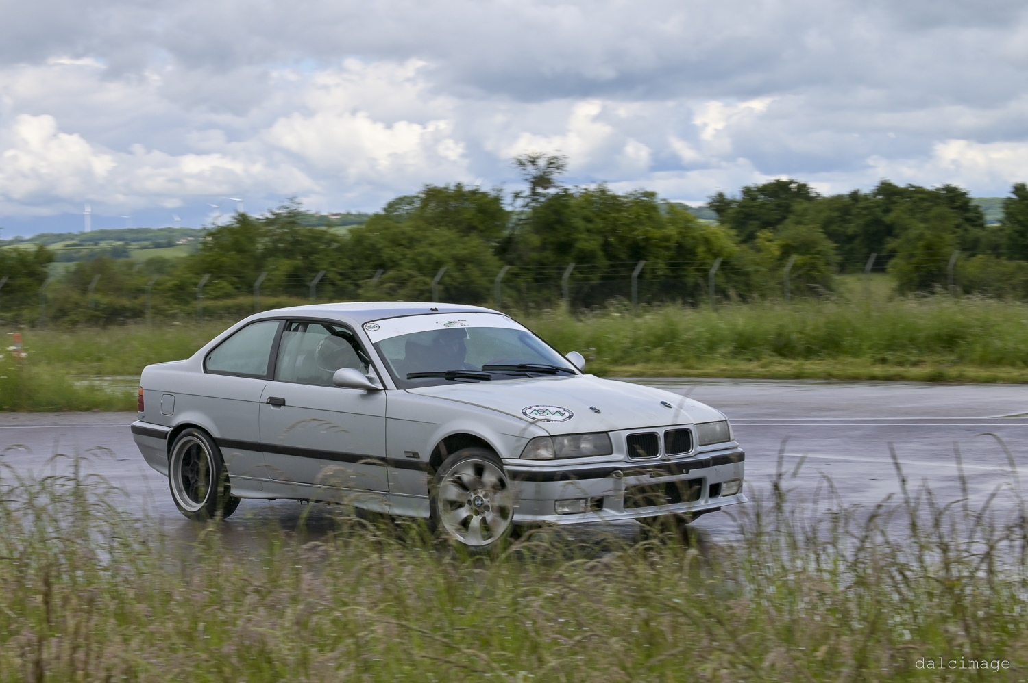 Voiture sur le circuit de pouilly - asaav.ch