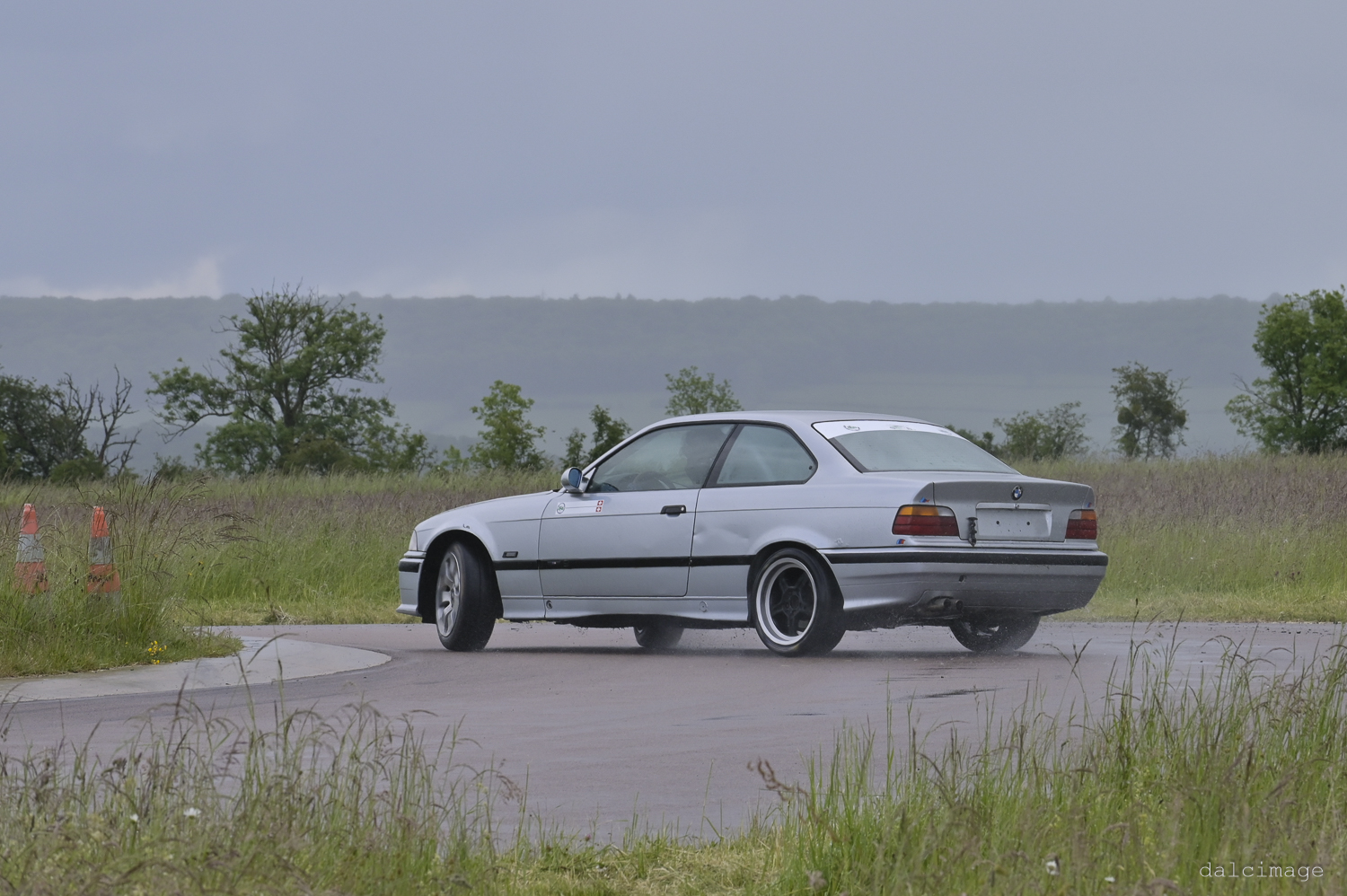Voiture sur le circuit de pouilly - asaav.ch