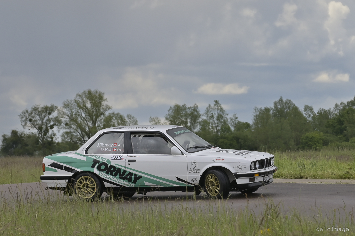 Voiture sur le circuit de pouilly - asaav.ch
