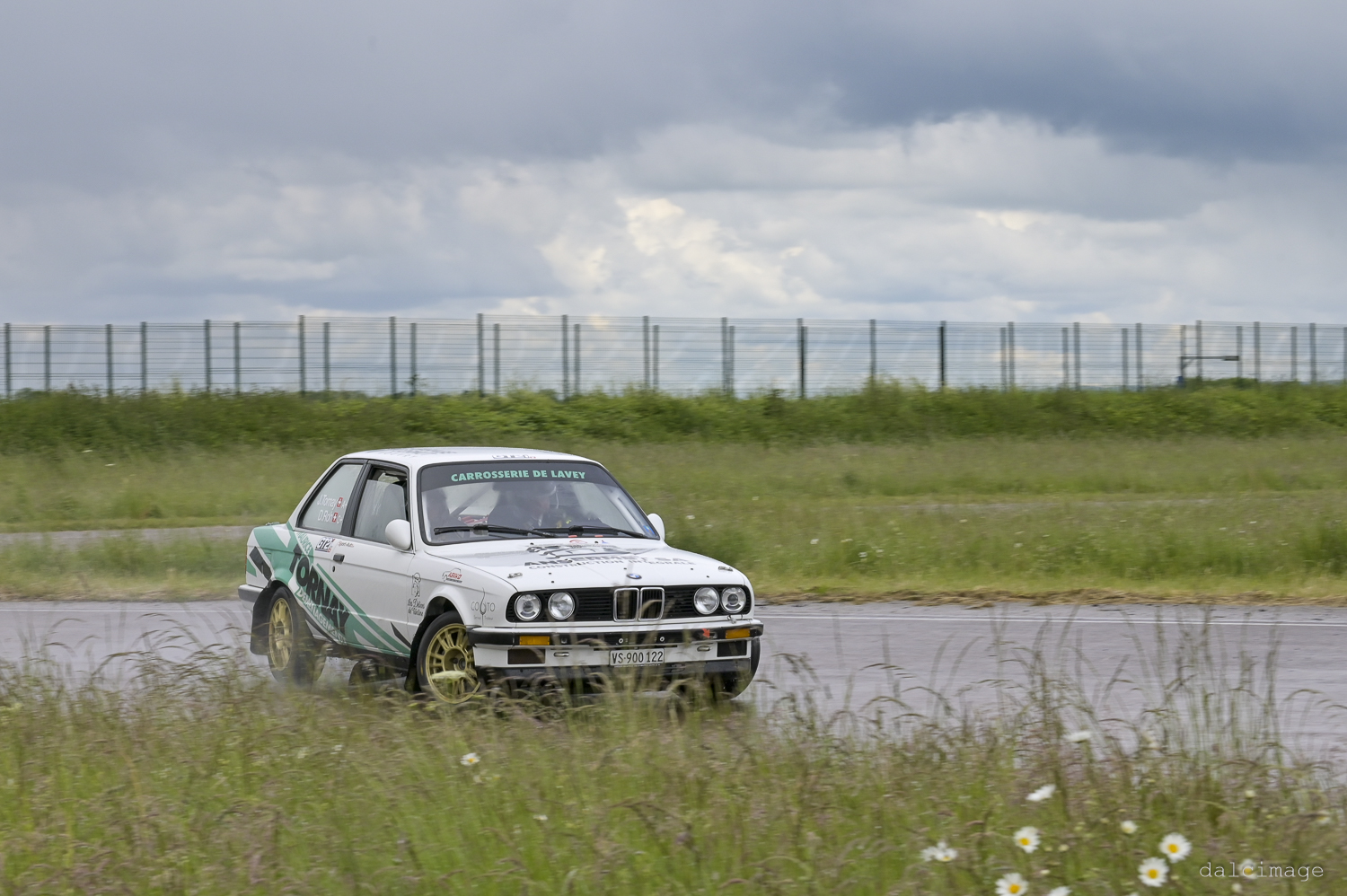 Voiture sur le circuit de pouilly - asaav.ch