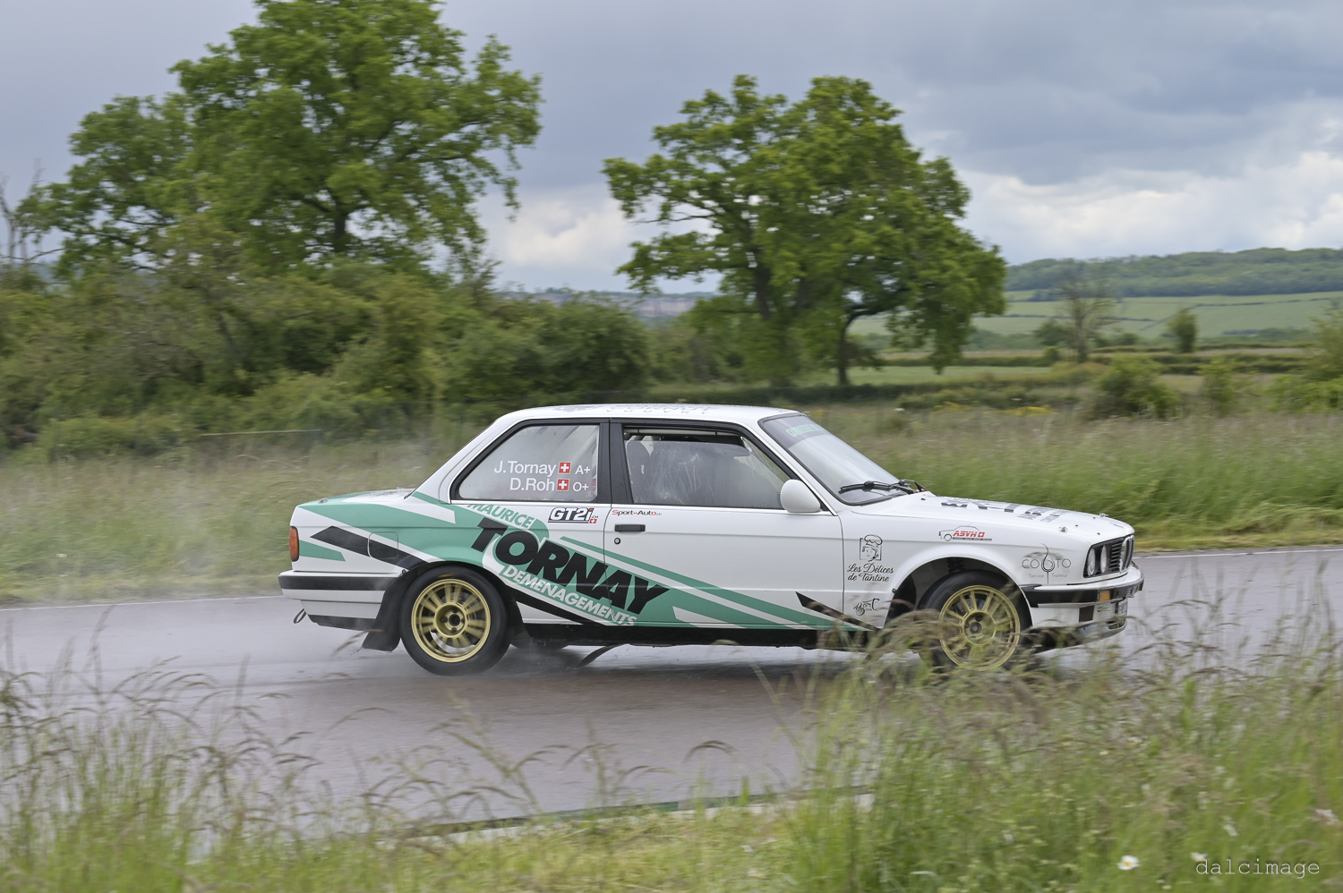 Voiture sur le circuit de pouilly - asaav.ch
