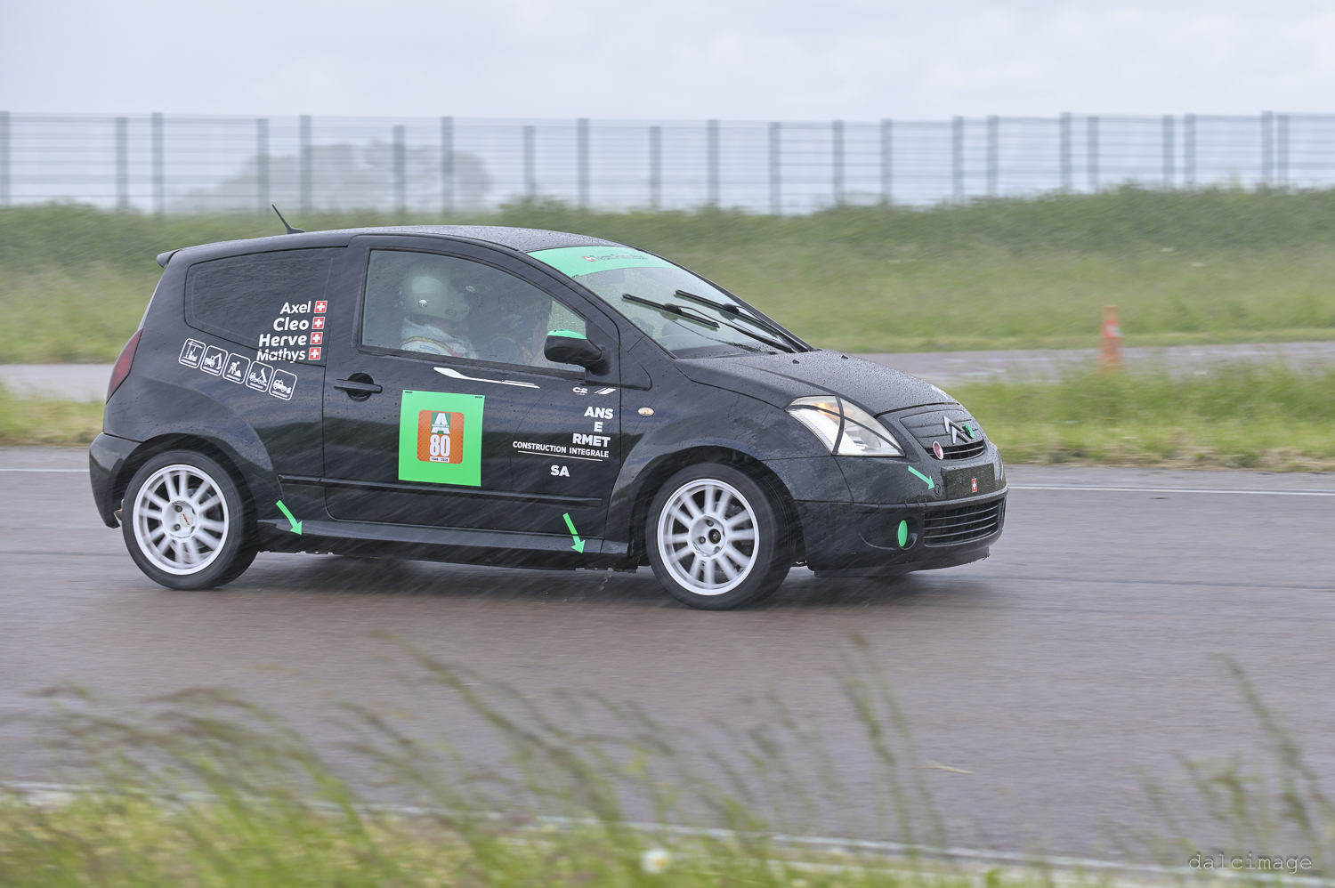 Voiture sur le circuit de pouilly - asaav.ch