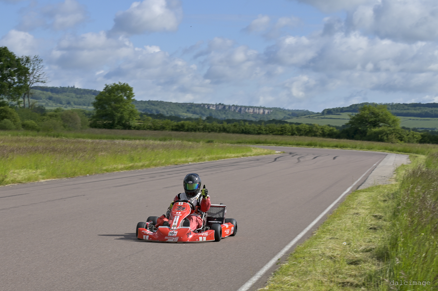 Voiture sur le circuit de pouilly - asaav.ch