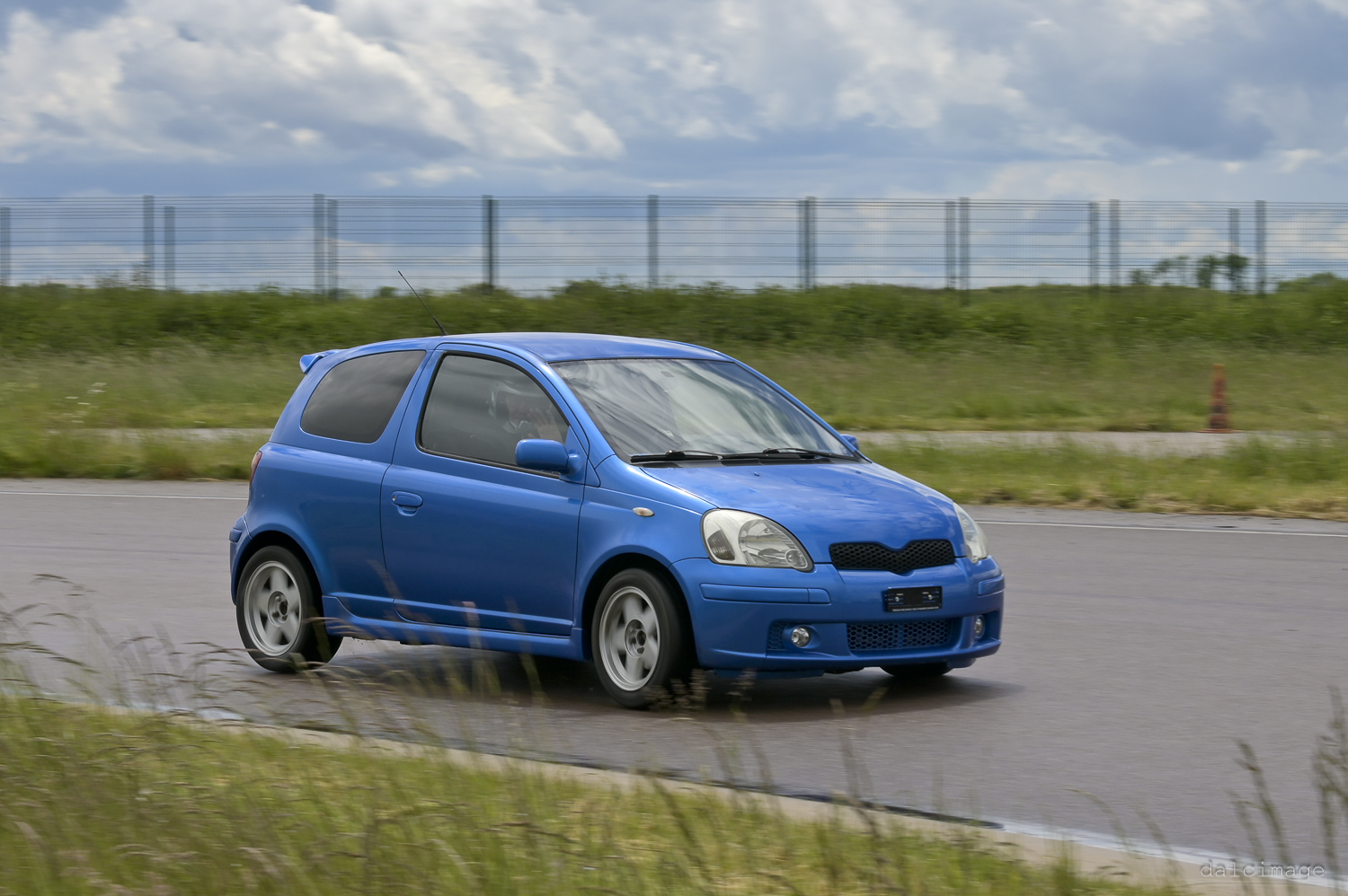 Voiture sur le circuit de pouilly - asaav.ch