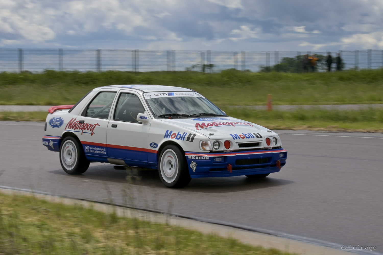 Voiture sur le circuit de pouilly - asaav.ch
