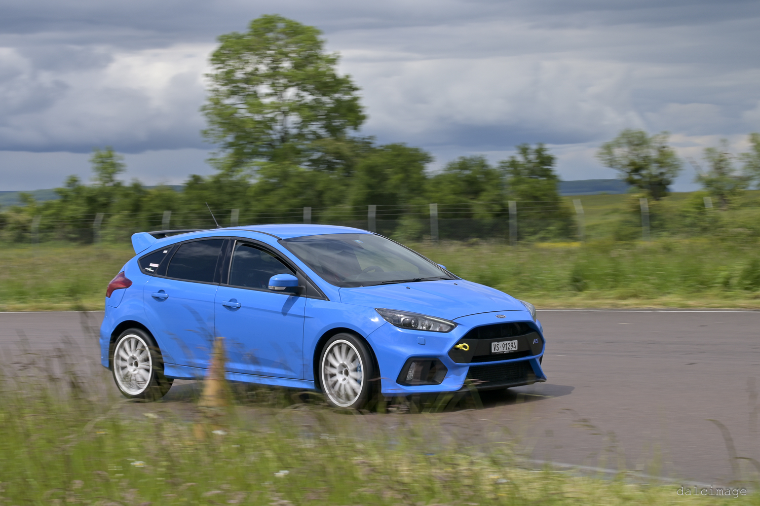 Voiture sur le circuit de pouilly - asaav.ch