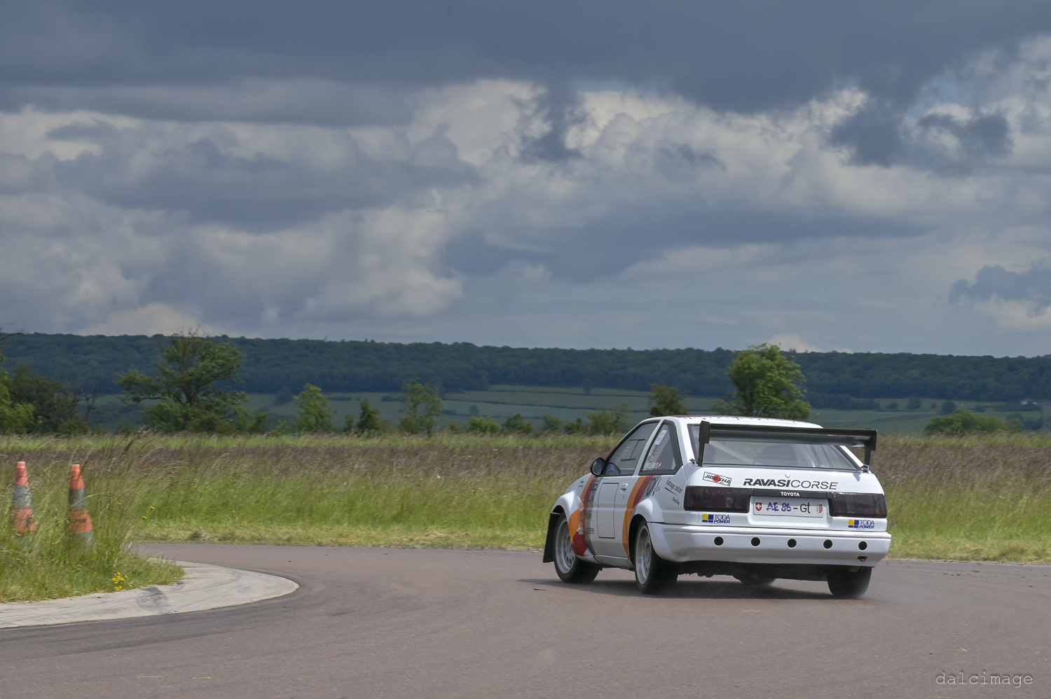 Voiture sur le circuit de pouilly - asaav.ch