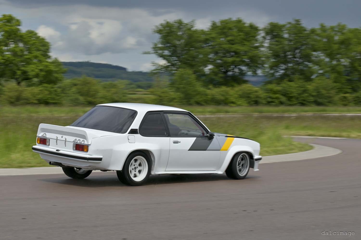 Voiture sur le circuit de pouilly - asaav.ch