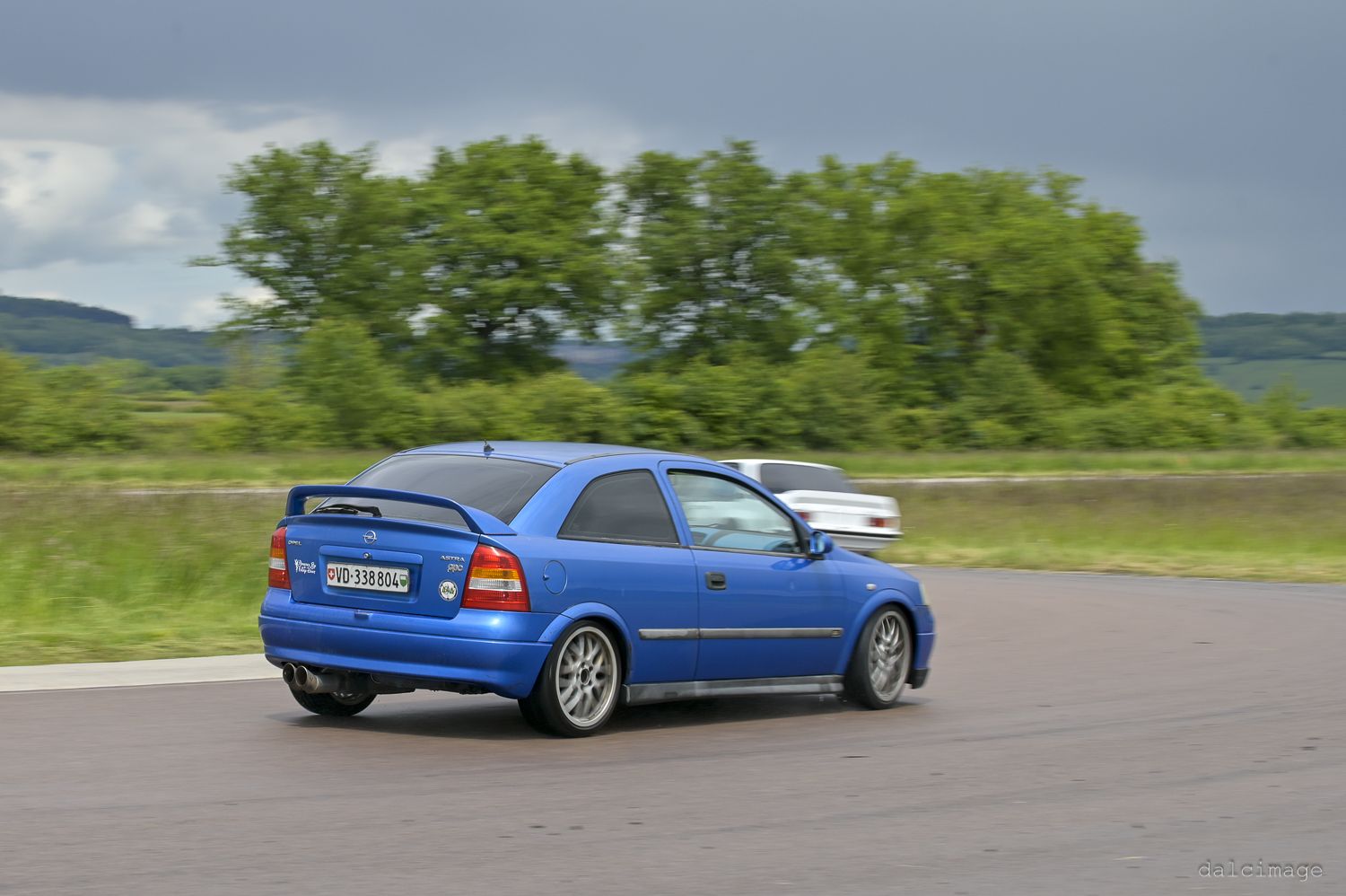Voiture sur le circuit de pouilly - asaav.ch
