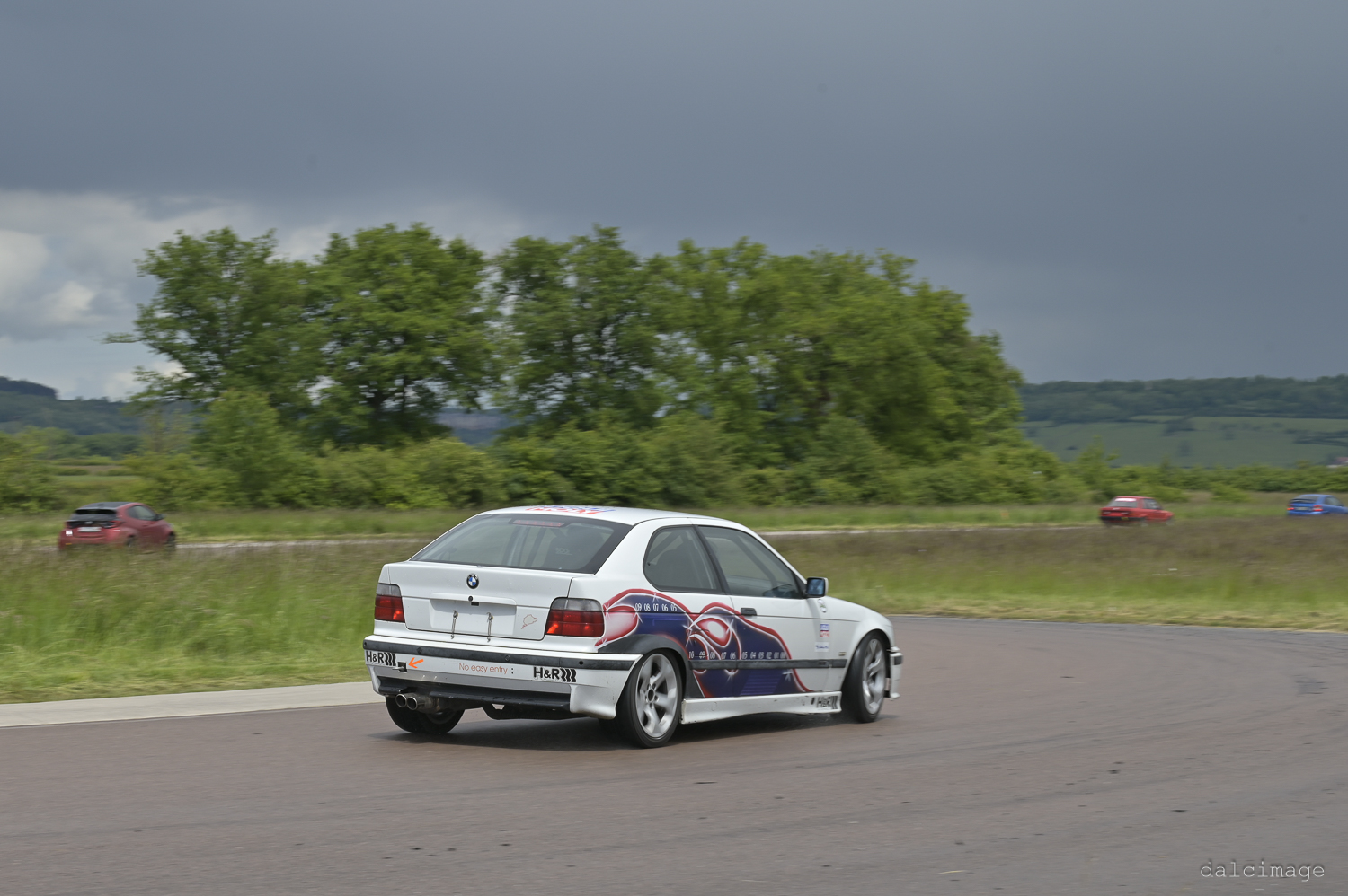 Voiture sur le circuit de pouilly - asaav.ch