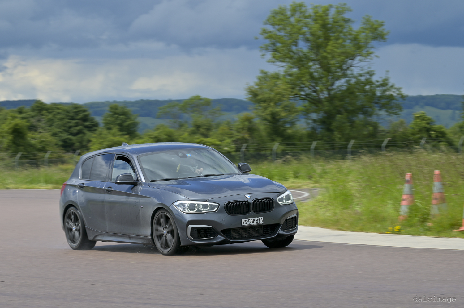 Voiture sur le circuit de pouilly - asaav.ch