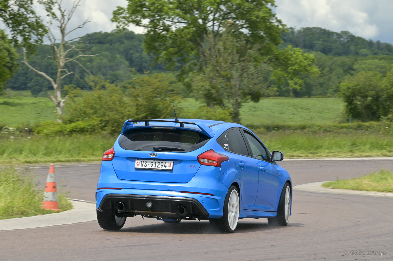 Voiture sur le circuit de pouilly - asaav.ch