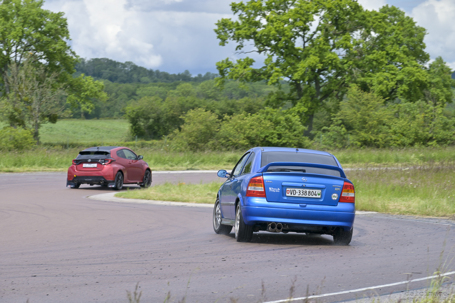 Voiture sur le circuit de pouilly - asaav.ch